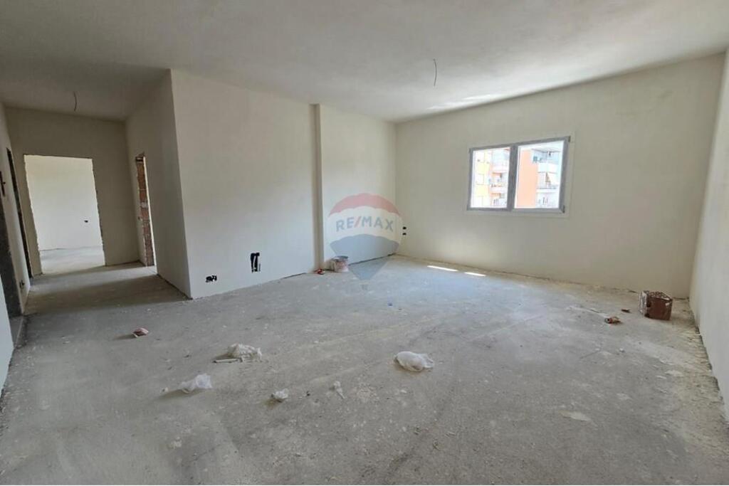 Apartament 2+1 në shitje te Shkolla e Kuqe