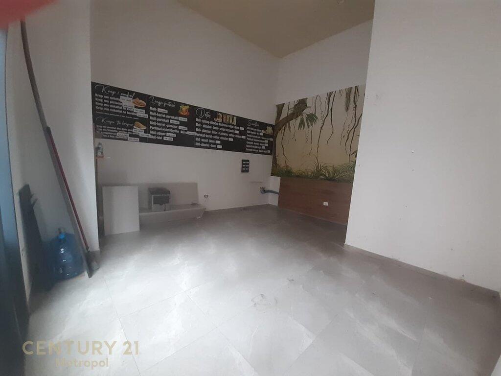Shop for rent in Astir