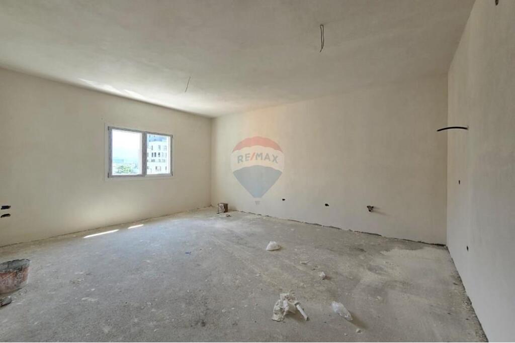 Apartament 2+1 në shitje te Shkolla e Kuqe