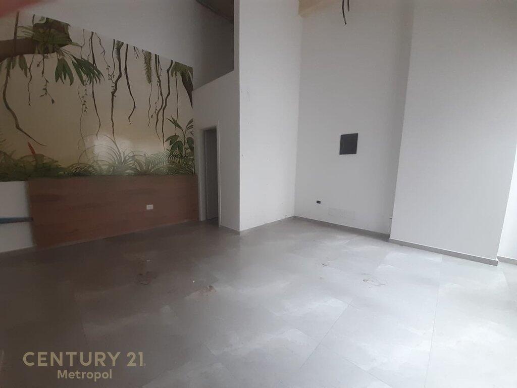 Shop for rent in Astir