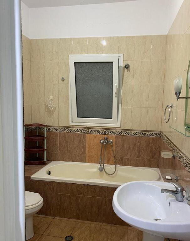 Casa 1+1 in affitto, via Jordan Misja vicino a Spak 350 Euro