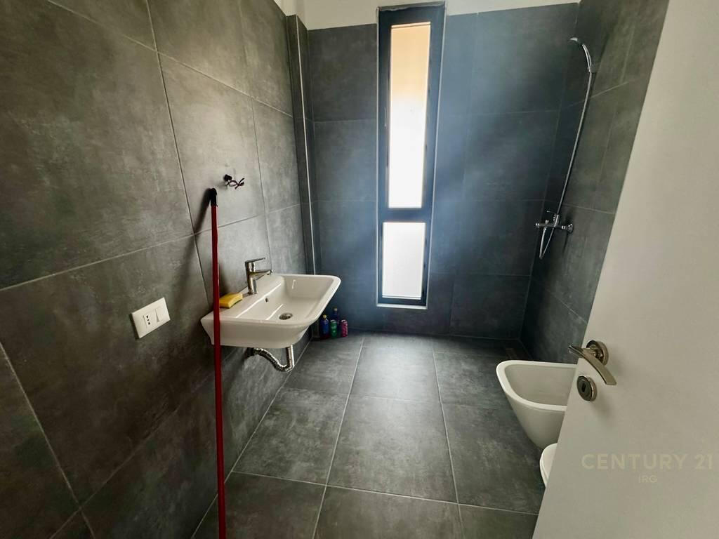 FOR RENT APARTMENT/OFFICE 1+1 – SQUARE 21 (ARLIS), KAVAJËS STREET
