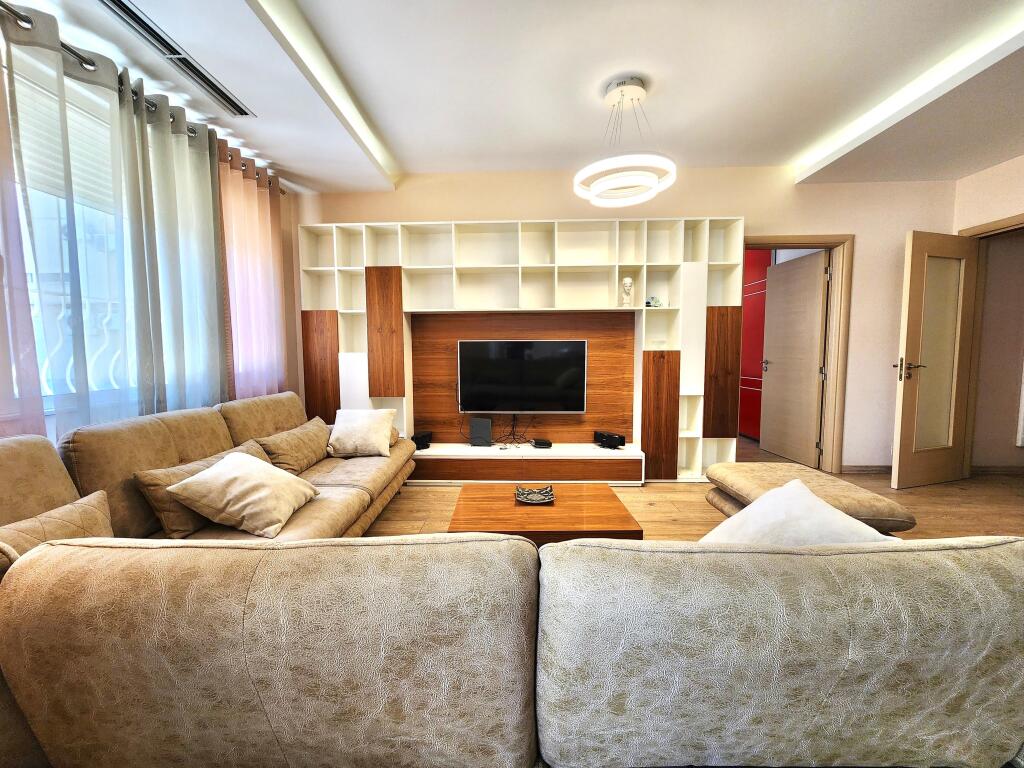 FOR RENT – ULTRA APARTMENT 3+1+2WC + WALK-IN CLOSET + 3 BALCONIES + PARKING SPACE
