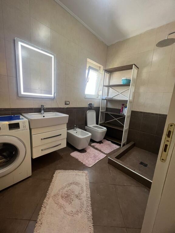 🏠 Shitet Apartament 1+1 – 58.5 m²  📍 Oxhaku, Rr. Kongresi i Manastirit 💶 Çmimi: 107,000 €  