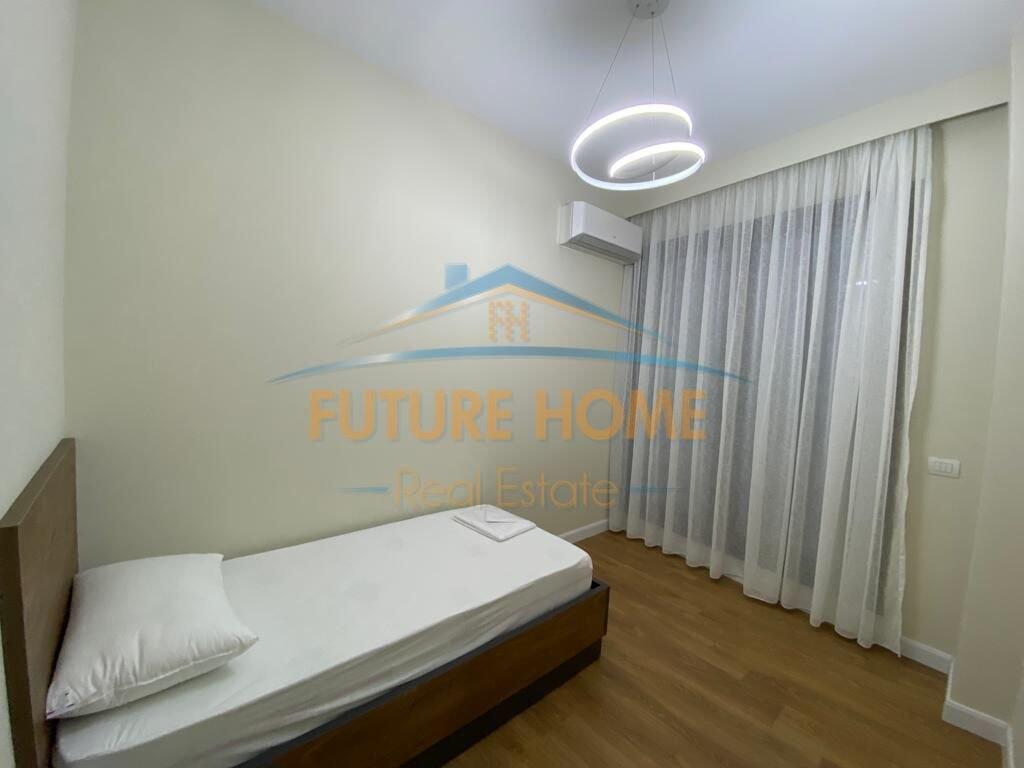 Shitet, Duplex, Rruga e Barrikadave. Tirane.