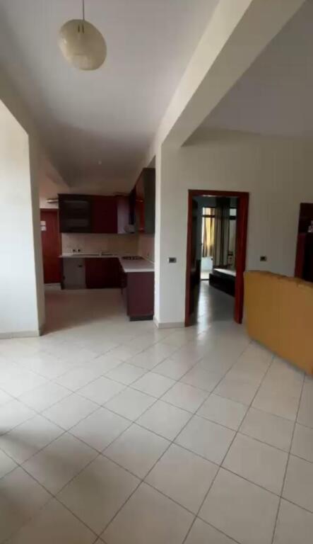 Affittasi casa 2+1+2, Ali Dem vicino al campo sportivo 450 Mila lek