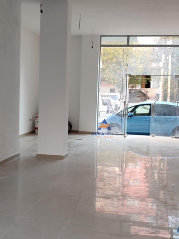 NEGOZIO IN VENDITA 100M2 "TE FRESKU, VIA SHEFQET KUKA" 130.000 EURO