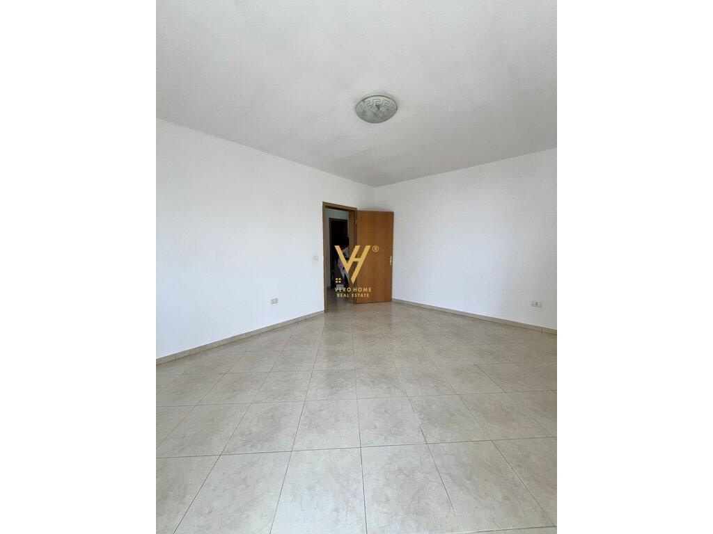 JEPET ZYRE 130 M2 ME QIRA TE ISH EKSPOZITA SOT 1.000 EURO