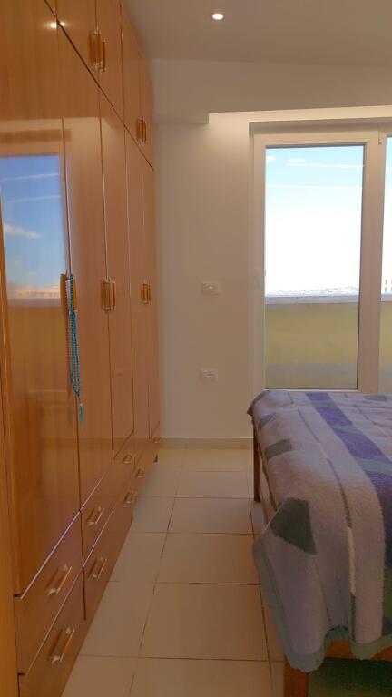 🏢Rruga Ferit Xhajko,prane Ozone Elektronics jepet me qera apartament1+1,i mobiluar.600 Euro   