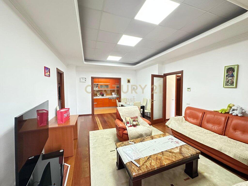 JEPET ME QIRA APARTAMENT 3+1+2 – RRUGA E BOGDANEVE
