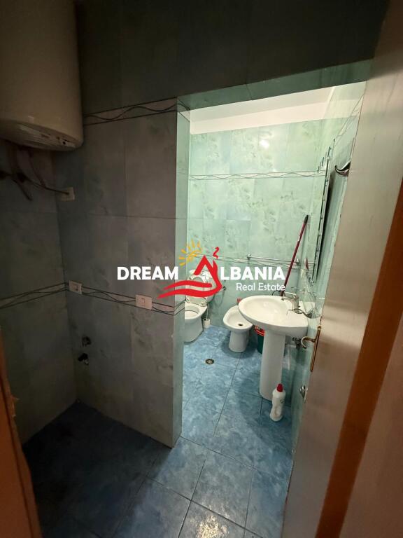 Garsoniere (Mundesi Konvertimi 1+1 ) ne Shitje ne Qender, Tek Pazari i Ri ne Tirane ( 4101882)