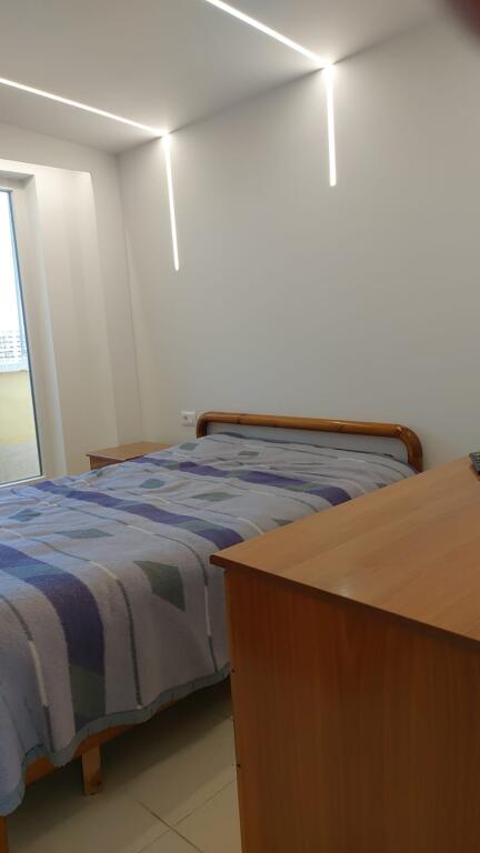 🏢Rruga Ferit Xhajko,prane Ozone Elektronics jepet me qera apartament1+1,i mobiluar.600 Euro   