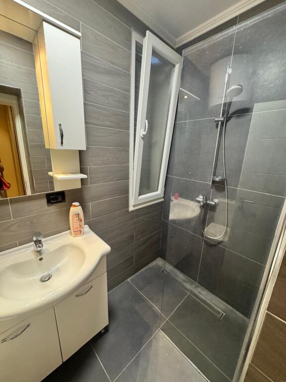🏡 Appartamento 3+1+2 in affitto vicino alla scuola “Vasil Shanto”!
