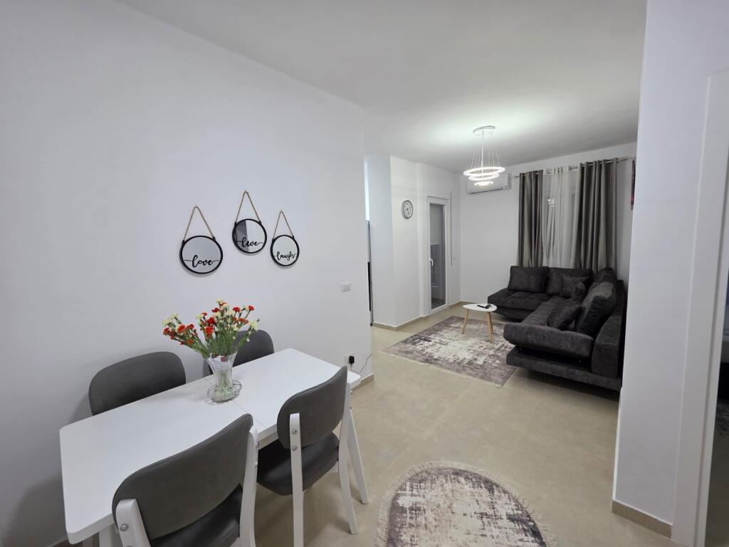 Affittasi Appartamento 1+1+1 Balcone