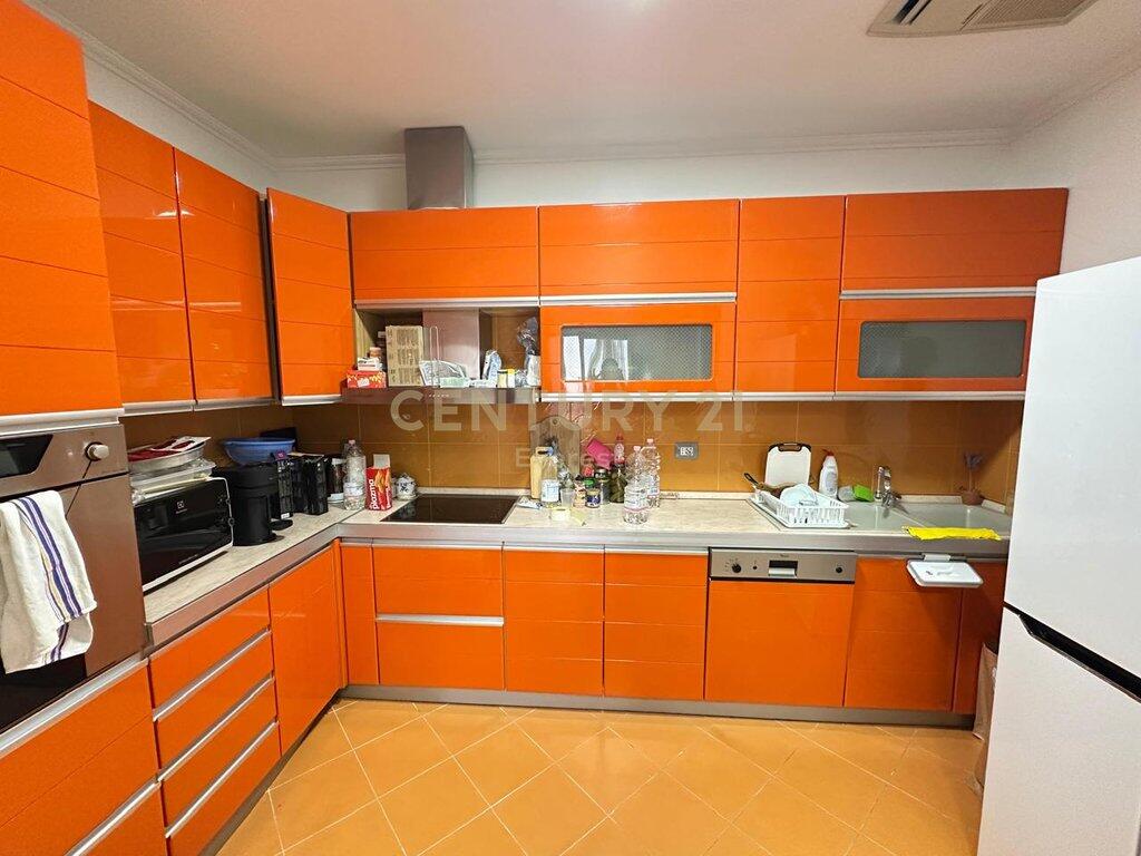 JEPET ME QIRA APARTAMENT 3+1+2 – RRUGA E BOGDANEVE
