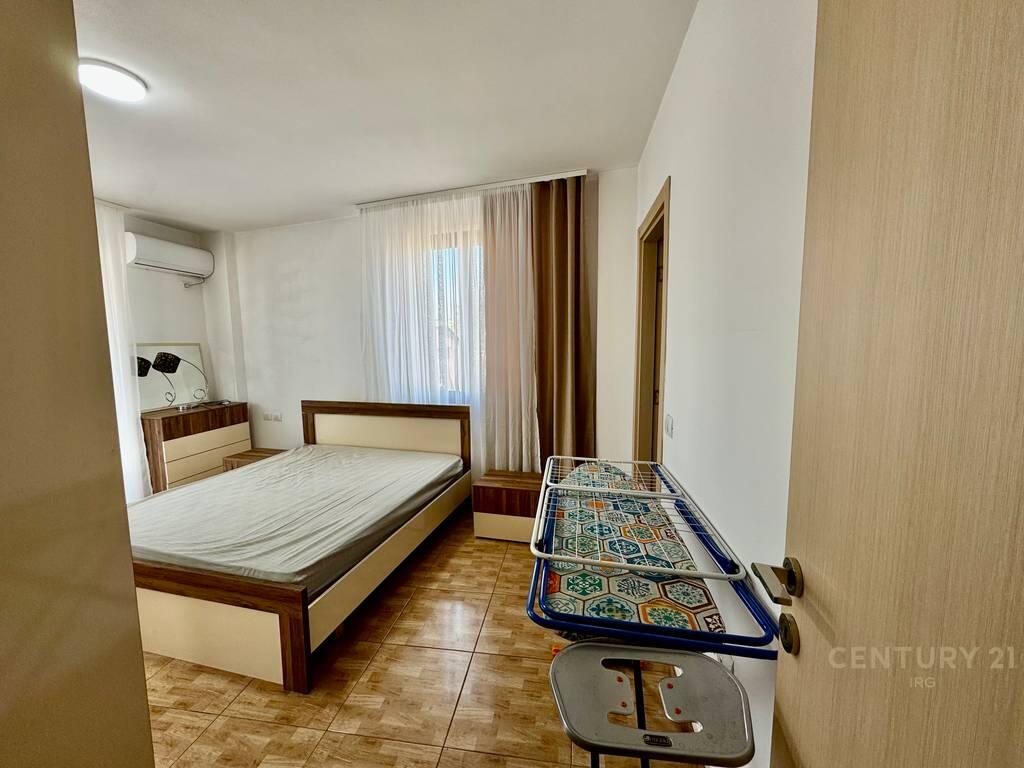 JEPET ME QIRA APARTAMENT 2+1+2 TE MOBILUAR – PRANË BLLOKUT TË AMBASADAVE
