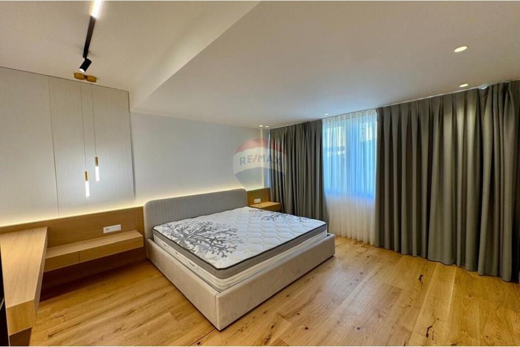 Tirane, Penthouse for sale 5th floor, 276 m² 650,000 € ID: 530291018-833