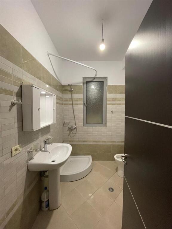 🏢Nella zona di Fresku, vicino al Market Klodi, si affitta appartamento 2+1 arredato. 450 Euro