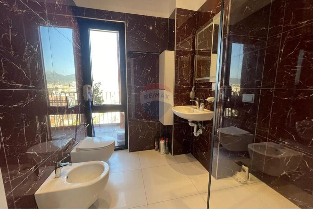 Jepet me qira Apartament 2+1 te Garden Building