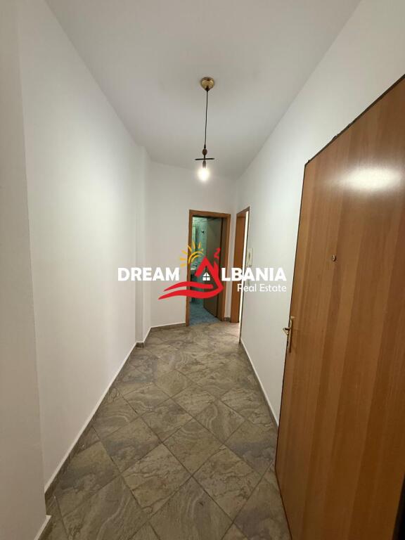 Garsoniere (Mundesi Konvertimi 1+1 ) ne Shitje ne Qender, Tek Pazari i Ri ne Tirane ( 4101882)