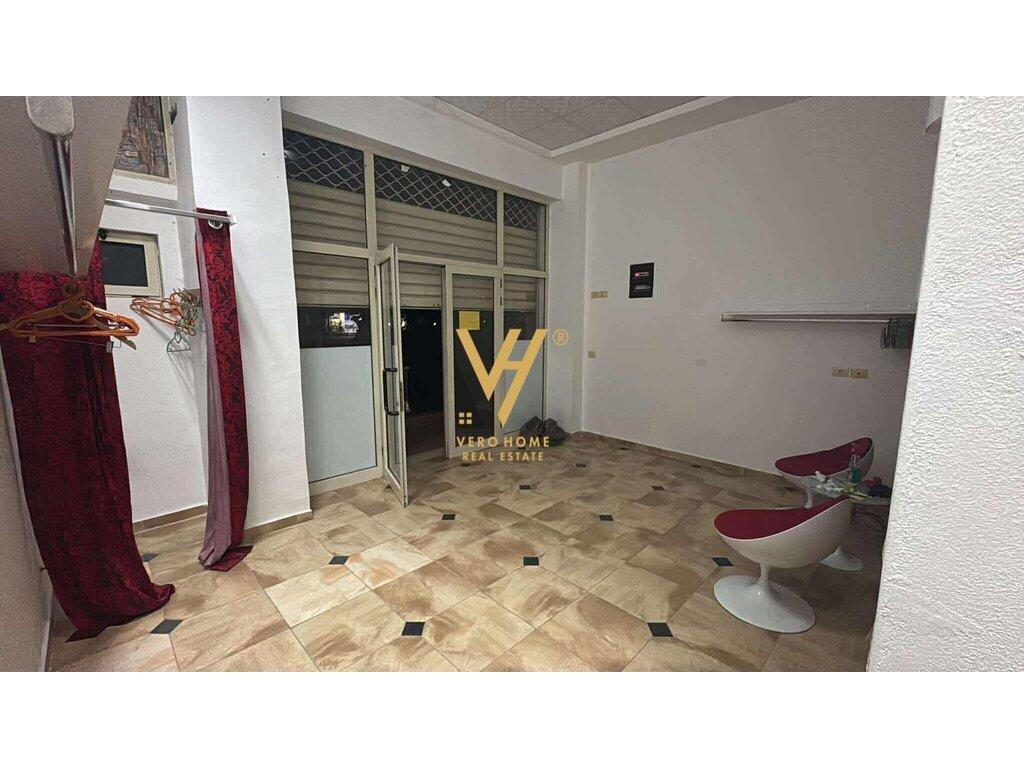 JEPET DYQAN 35.5 M2 ME QERA NE ASTIR 350 EURO