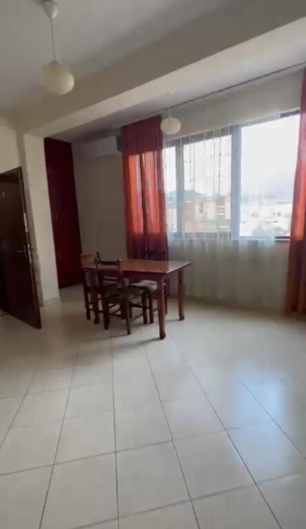 Affittasi casa 2+1+2, Ali Dem vicino al campo sportivo 450 Mila lek