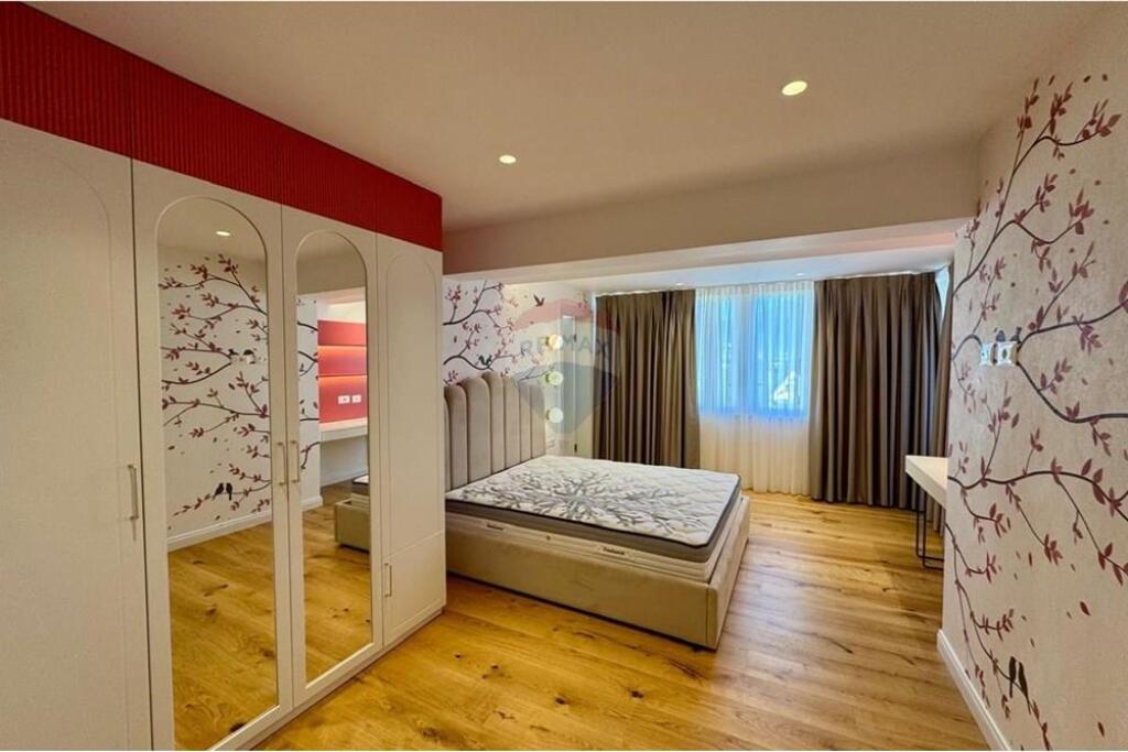Tirane, Penthouse for sale 5th floor, 276 m² 650,000 € ID: 530291018-833