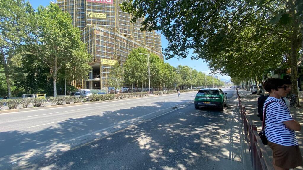 COMMERCIAL SPACE ON THE STREET FOR RENT!!