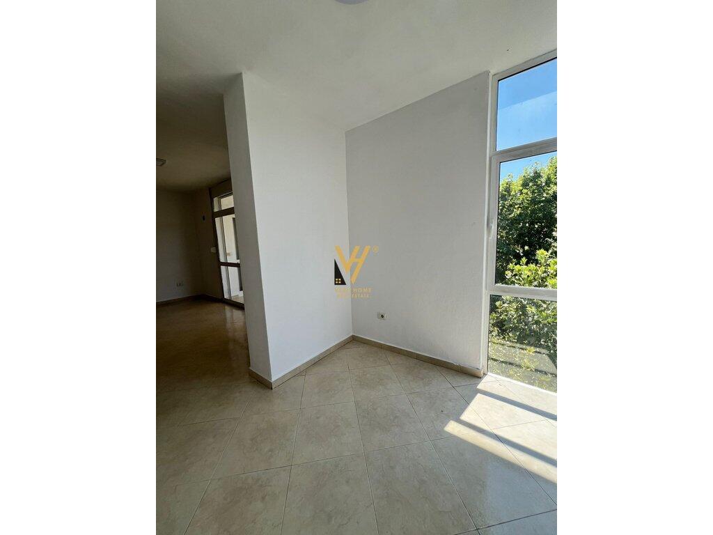 JEPET ZYRE 130 M2 ME QIRA TE ISH EKSPOZITA SOT 1.000 EURO