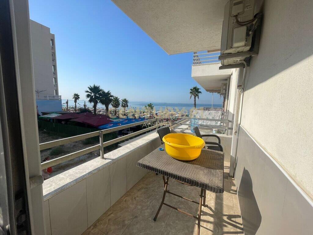 JEPET APARTAMENT ME QIRA 1+1 VIJA E PARE NE PLAZH RROTA KUQE!