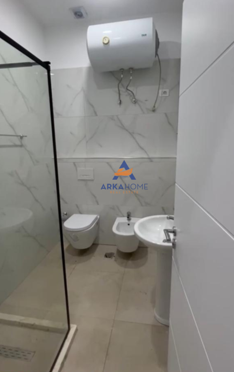 JEPET APARTAMENT ME QERA 1+1+BALLKON "RRUGA RRAPO HEKALI,MBIKALIMI KRISTALIT" 400 EURO.