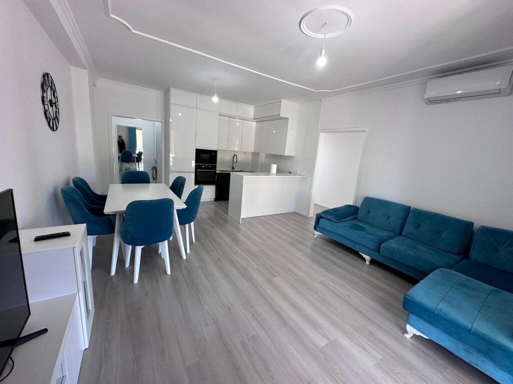 Shitet apartament tek 21 Dhjetori