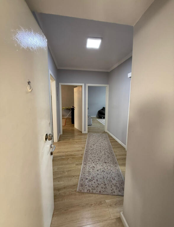 Jepet Apartament 2+1 me Qera ne Xhamllik