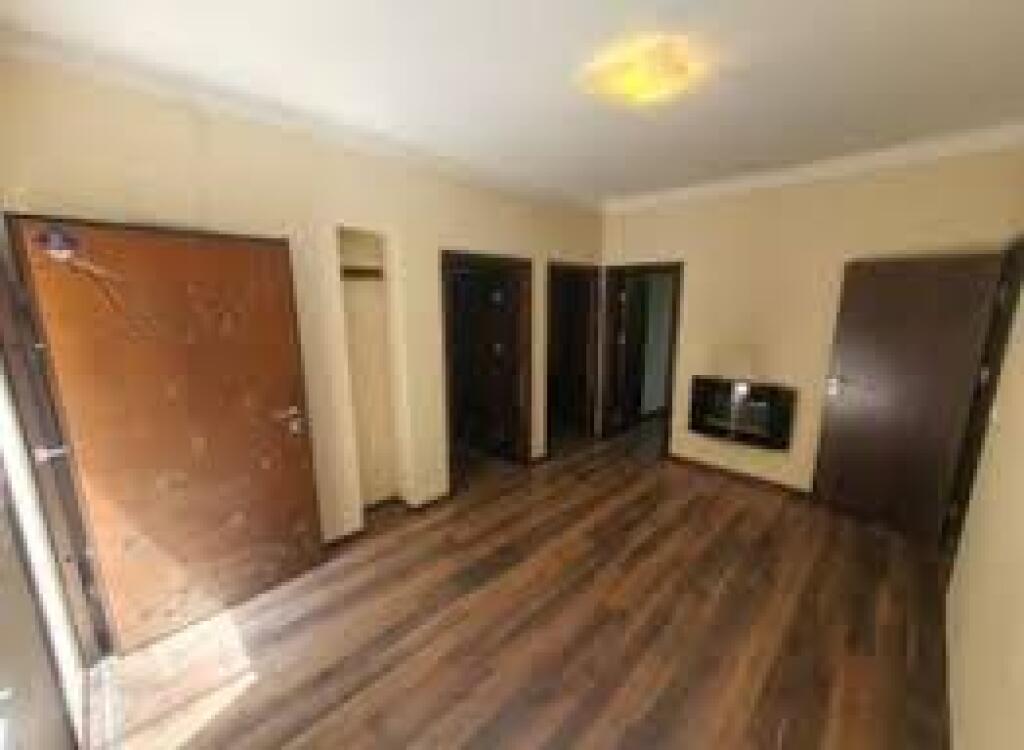 Zyre Me Qera 2+1 prane Ministrise se Jashtme (ID BZ2661) Tirane