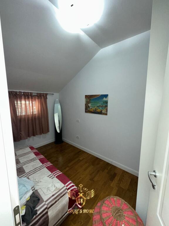 VILLA SU 2 PIANI IN VENDITA TETTO VICINO AL MARE QERRET