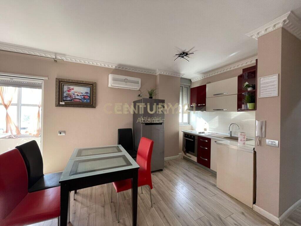 JEPET APARTAMENT ME QIRA 1+1 VIJA E PARE NE PLAZH RROTA KUQE!