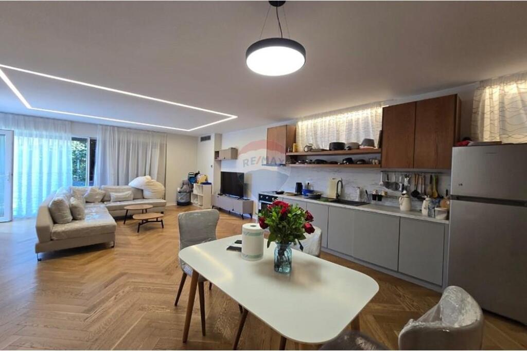 Vila me qira në Long Hill Residence
