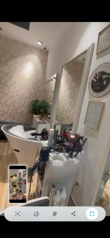 Shop for rent in Astir 600 eu hairdresser