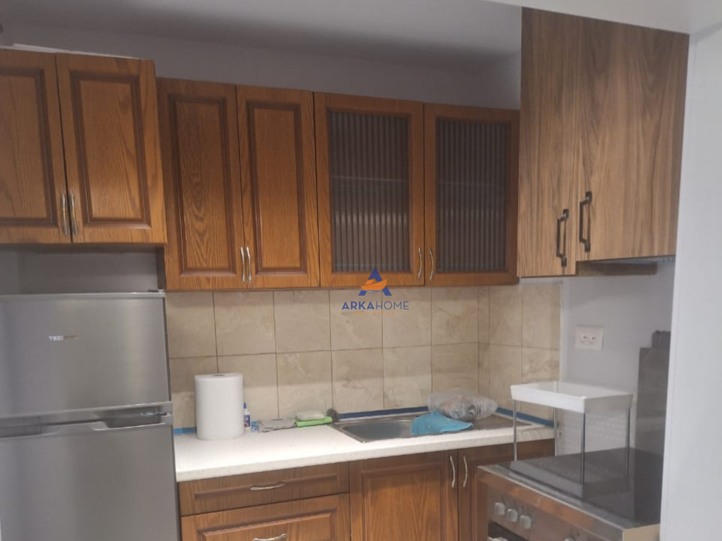 JEPET APARTAMENT ME QERA 1+1+BALLKON "21 DHJETORI " 600 EURO.