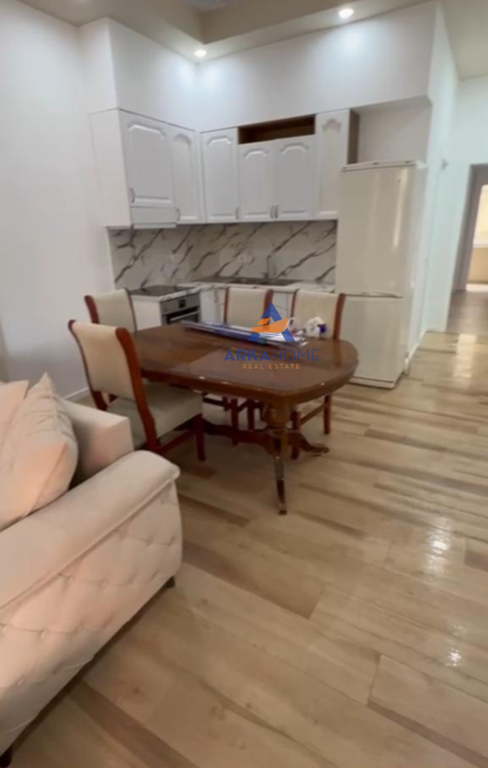JEPET APARTAMENT ME QERA 1+1+BALLKON "RRUGA RRAPO HEKALI,MBIKALIMI KRISTALIT" 400 EURO.