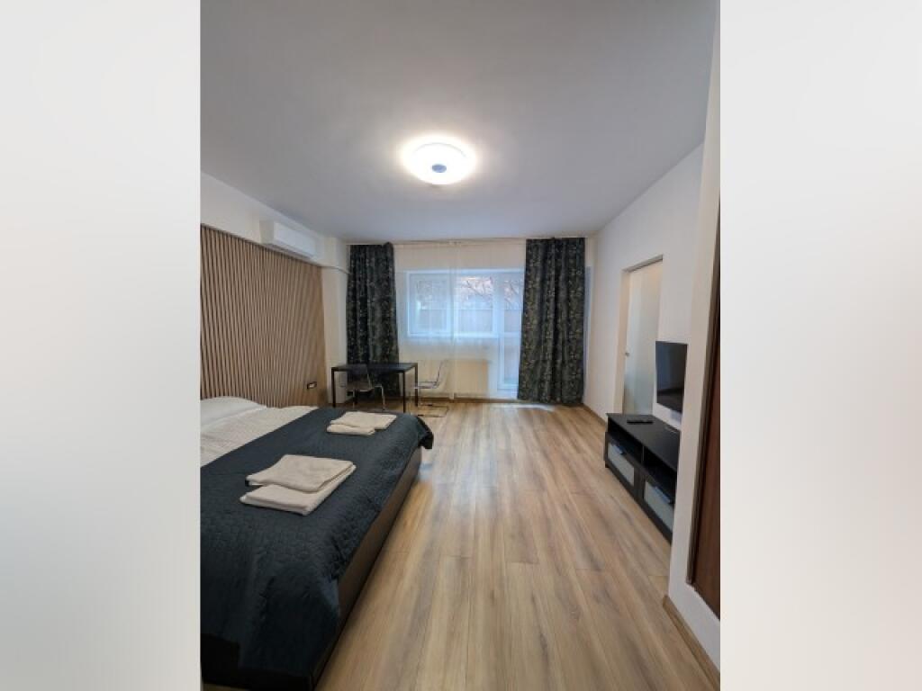 Near the former Durres Restaurant, Ferit Xhajko street, near Ozone, a 1+1 apartment is for rent, bathroom, veranda, with an area of 75 m2, 9th floor, new building with elevator, air conditioner, parquet flooring, furnished. A.K. Agency service fee half rent. The first month of rent, the last month, and one month guarantee are required. Rent is 600 euros per month.