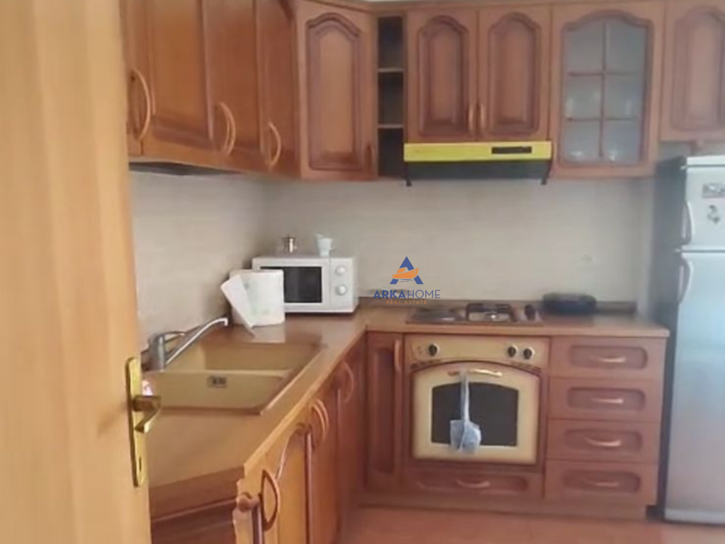 APPARTAMENTO IN AFFITTO 2+1+2 BALCONI "VIA ELBASAN" 600 EURO.