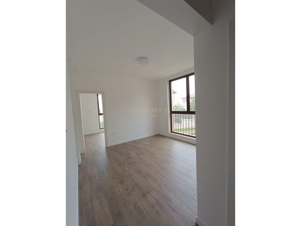 VILLA THREE FLOORS WITH GARDEN AND SUPER VIEW FROM THE CENTER OF TIRANA!