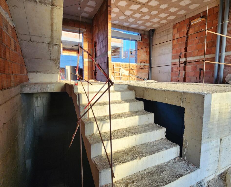 IN VENDITA: VILLA GEMELLA DI LUSSO CON PISCINA PRIVATA – FLOWERS HILL RESIDENCE, LUNDËR/TEG