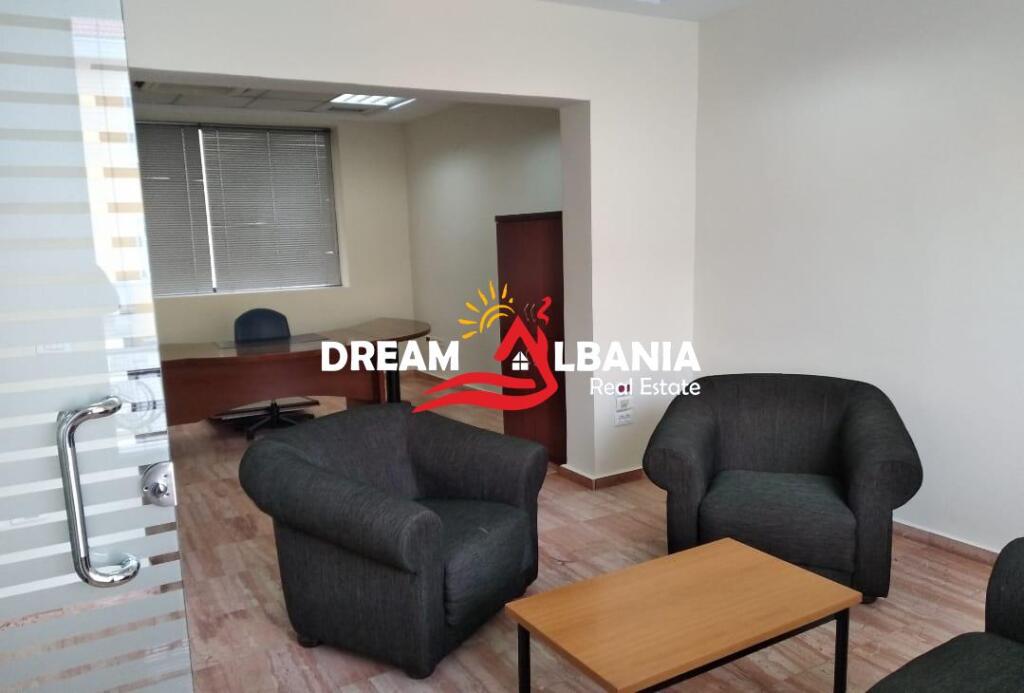 Ambjent biznesi per zyra me qera ne Rrugen e Durrsit, buze rruge (ID 42611334)