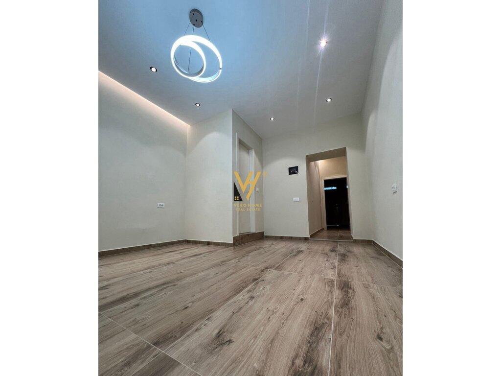 JEPET ZYRE 30 M2 ME QERA NE MYSLYM SHYRI 650 EURO