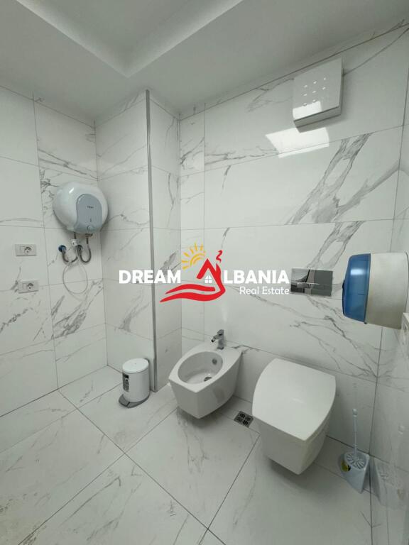 Ambjent zyrash me qera tek Rruga e Elbasanit prane Ekonomikut ne Tirane (ID 4261994)