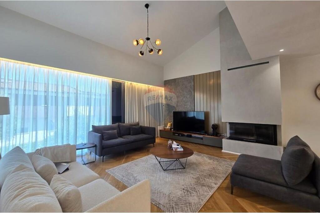 Vila me qira në Long Hill Residence