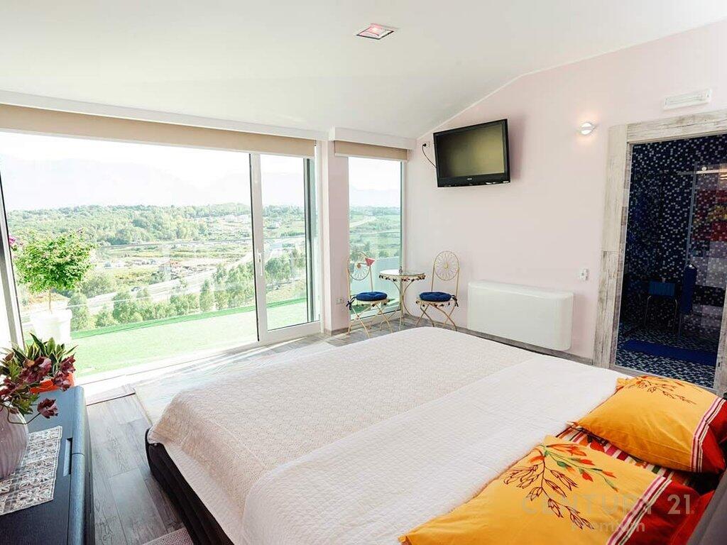 Luxury penthouse for rent at the Dry Lake