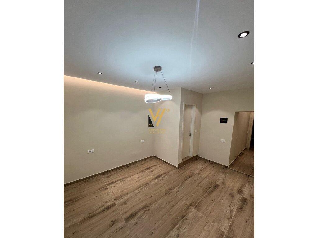 JEPET ZYRE 30 M2 ME QERA NE MYSLYM SHYRI 650 EURO